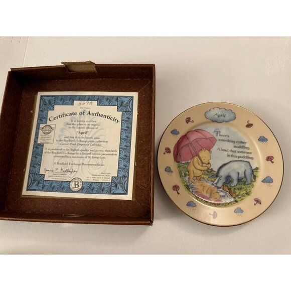 Bradford Exchange Disney Winnie The Pooh Plate COA Calendar April Umbrella B3 - Picture 3 of 3